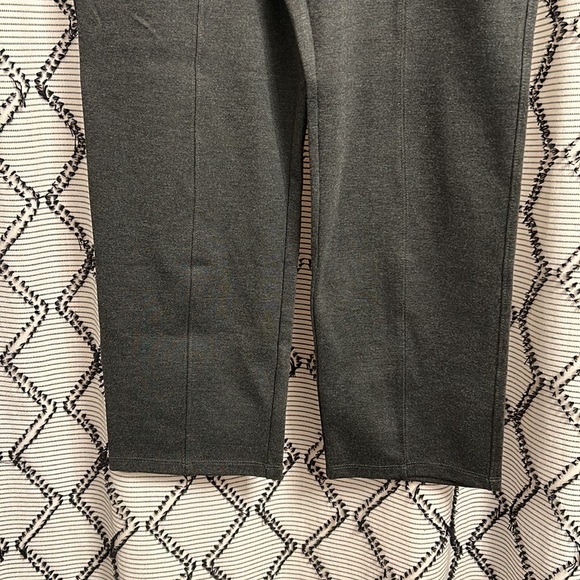 NWOT Old Navy extra high rise pull on tapered pant - Picture 2 of 5
